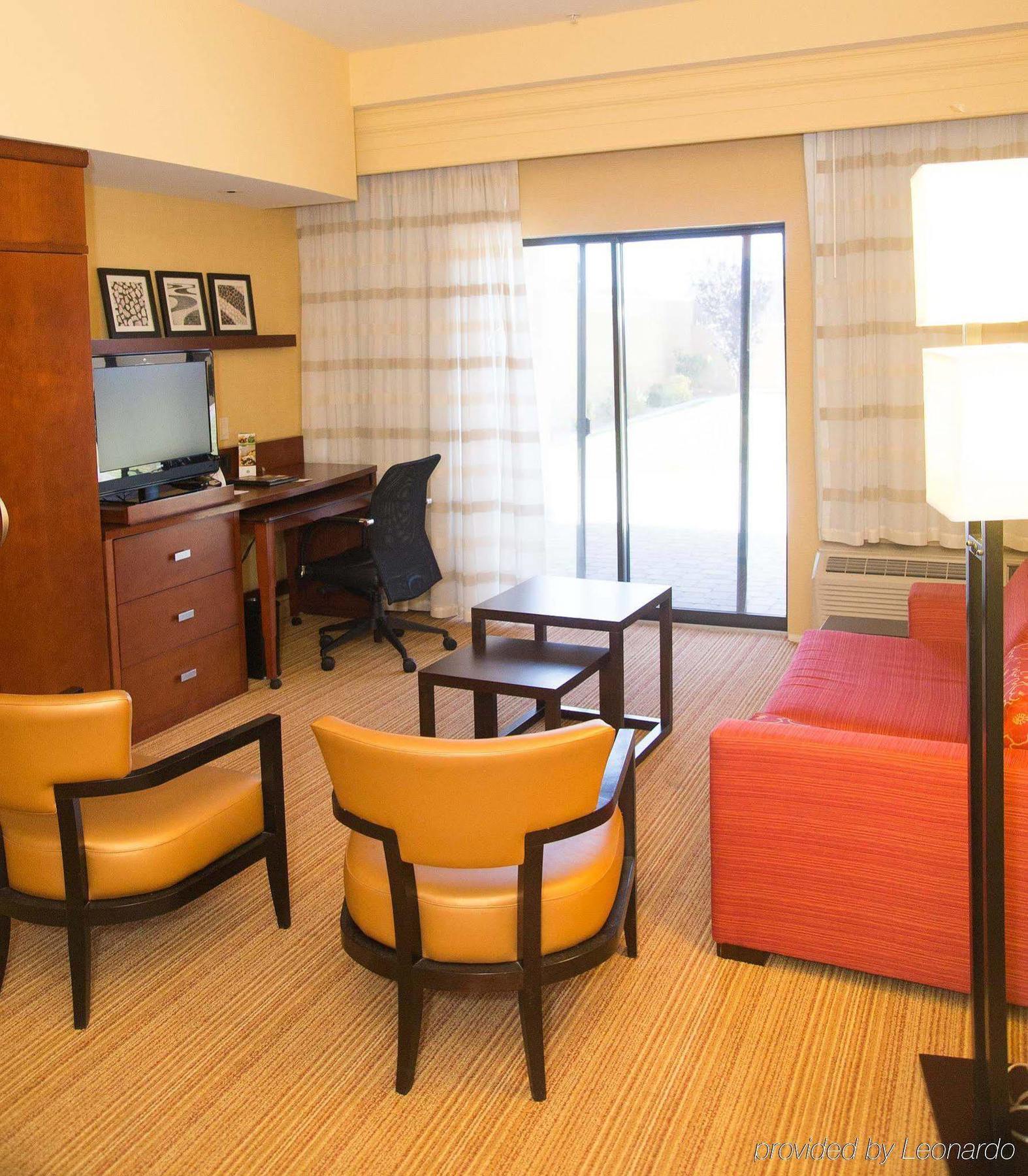 Courtyard By Marriott Victorville Hesperia Exterior photo