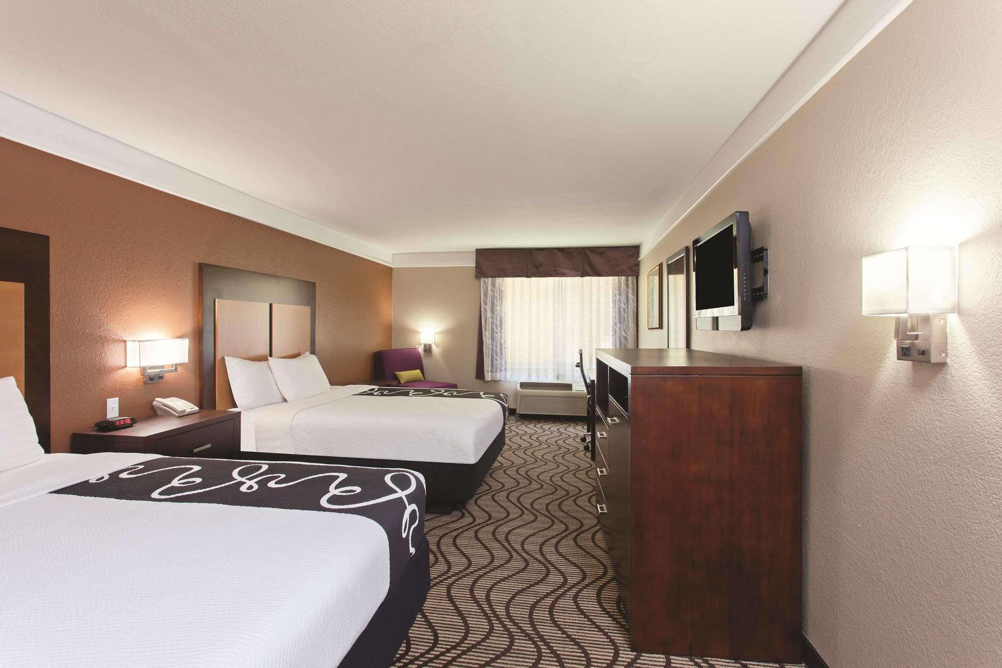 Courtyard By Marriott Victorville Hesperia Exterior photo